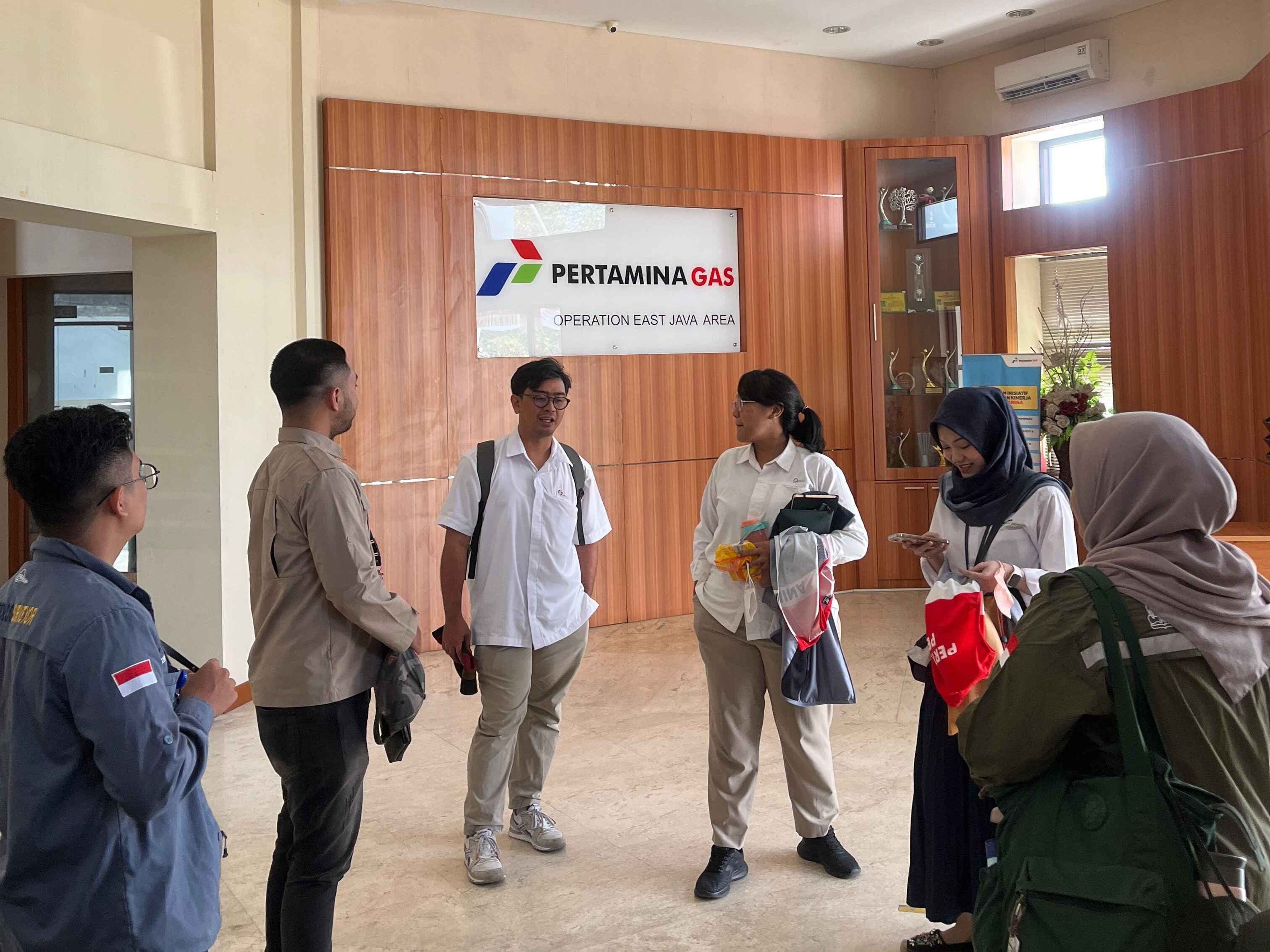 Briefing Persiapan Survey Lokasi Pemasangan AWLR dan Tempat Sampah Pintar di Kantor Pertamina Gas OEJA